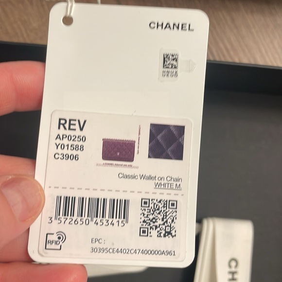 Chanel Wallet on Chain - Picture 2 of 9